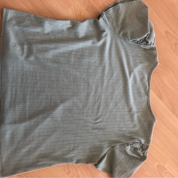 Gray Ribbed Short Sleeve Blouse - Picture 4 of 6
